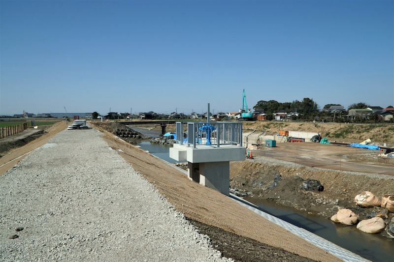 河川敷と工事現場